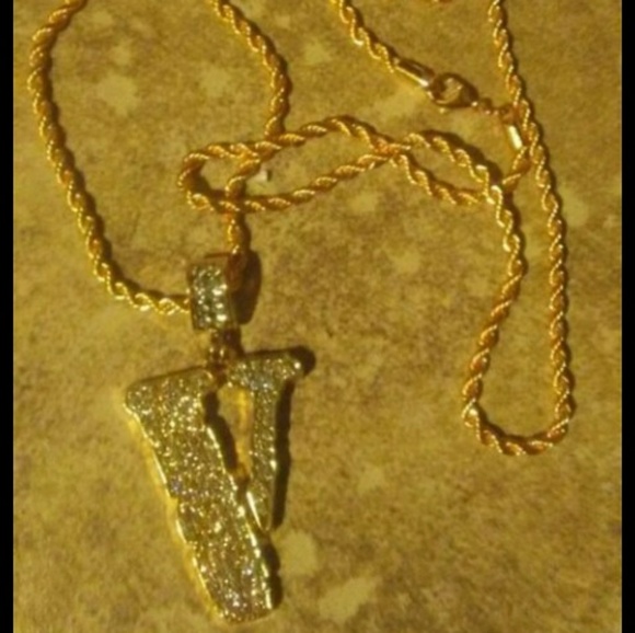 Vlone Chain Pendant Nekclace 18K Gold Iced Out - Picture 2 of 4